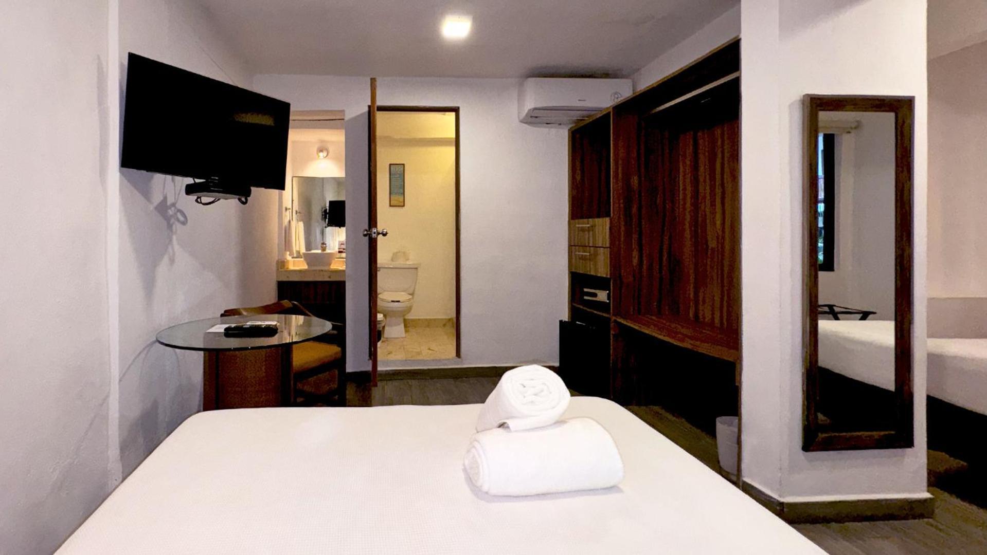 Siesta Fiesta Hotel Adults Only - 5Th Avenue Playa del Carmen Room photo
